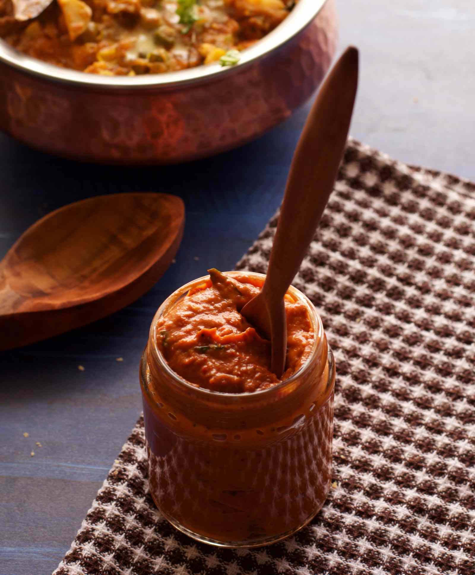 Red Chilli and Tomato Pachadi Recipe