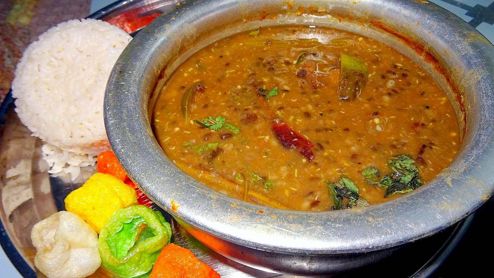 Tamil Nadu Style Ulundhu Kuzhambu Recipe - Black Lentil Curry