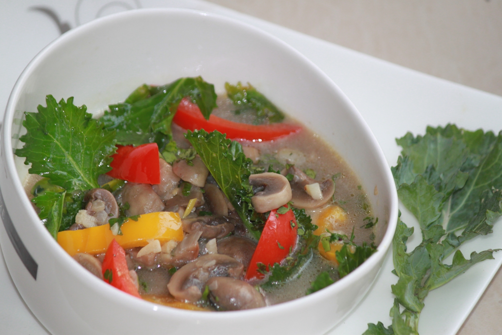 काले और मशरुम फ्रेंच सूप रेसिपी - Kale And Mushroom French Soup Recipe