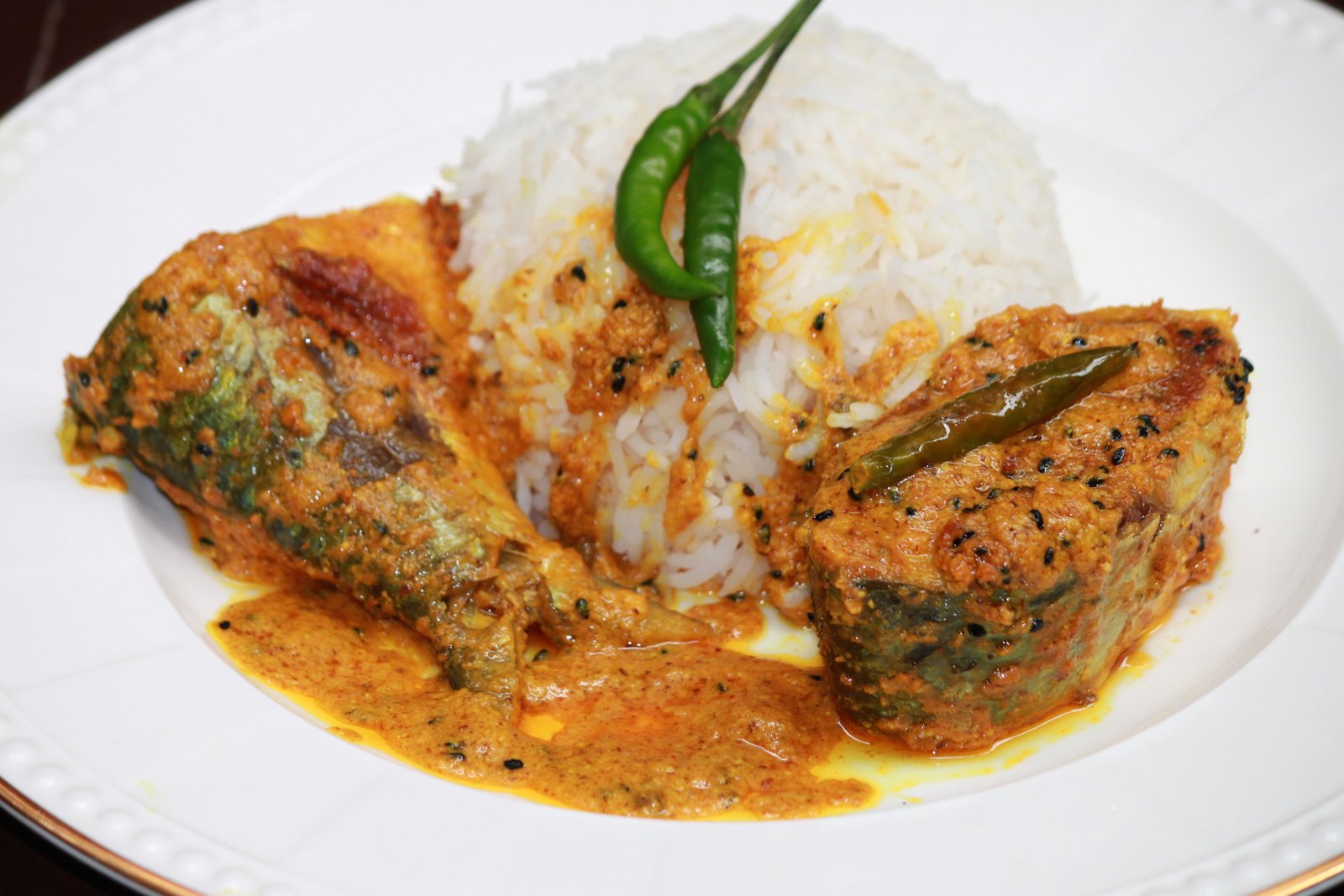 Bengali Style Hilsa Fish In Poppy Seeds & Yogurt Curry Recipe