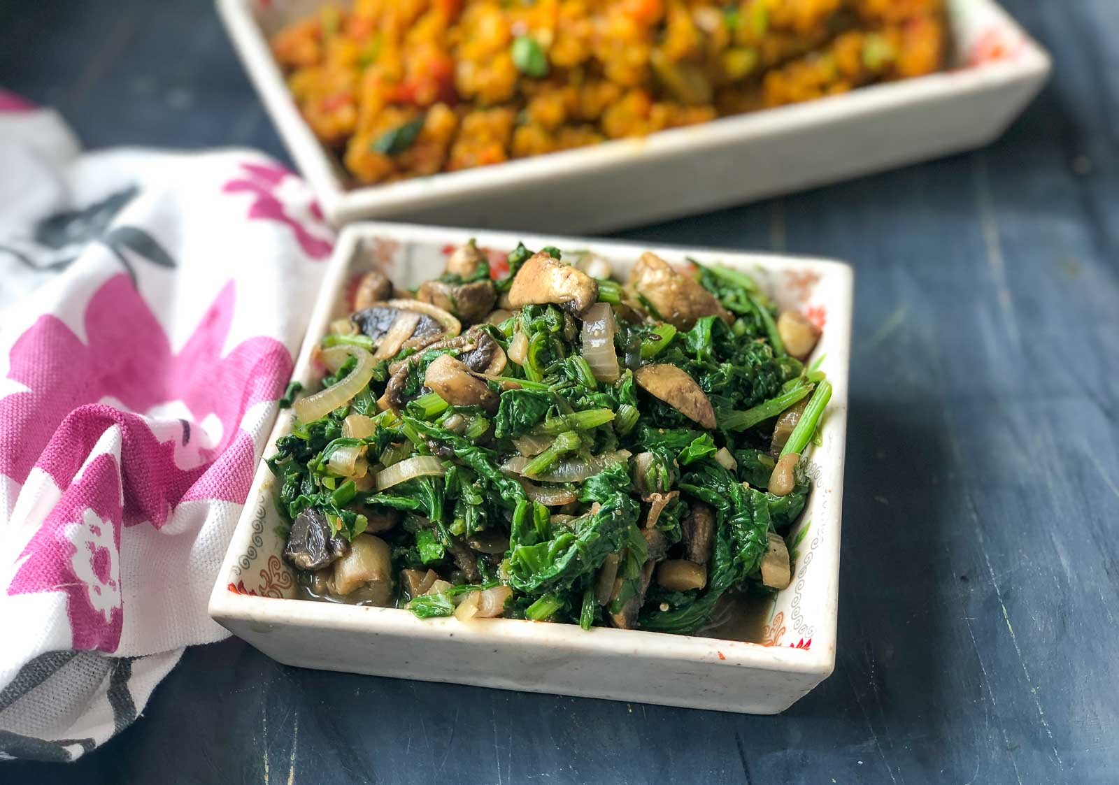 पालक मशरुम फ्राई रेसिपी - Spinach Mushroom Stir Fry Recipe