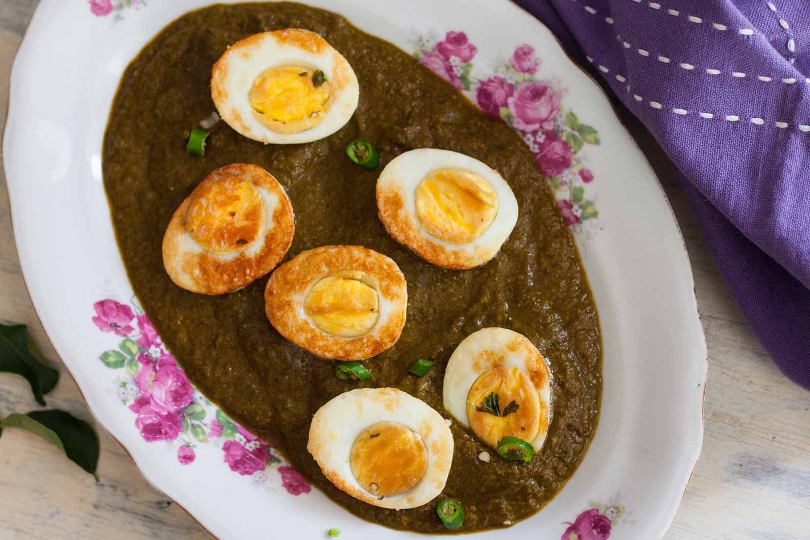 कोल्हापुरी पालक अंडे की करी रेसिपी - Kolhapuri Palak Egg Curry Recipe