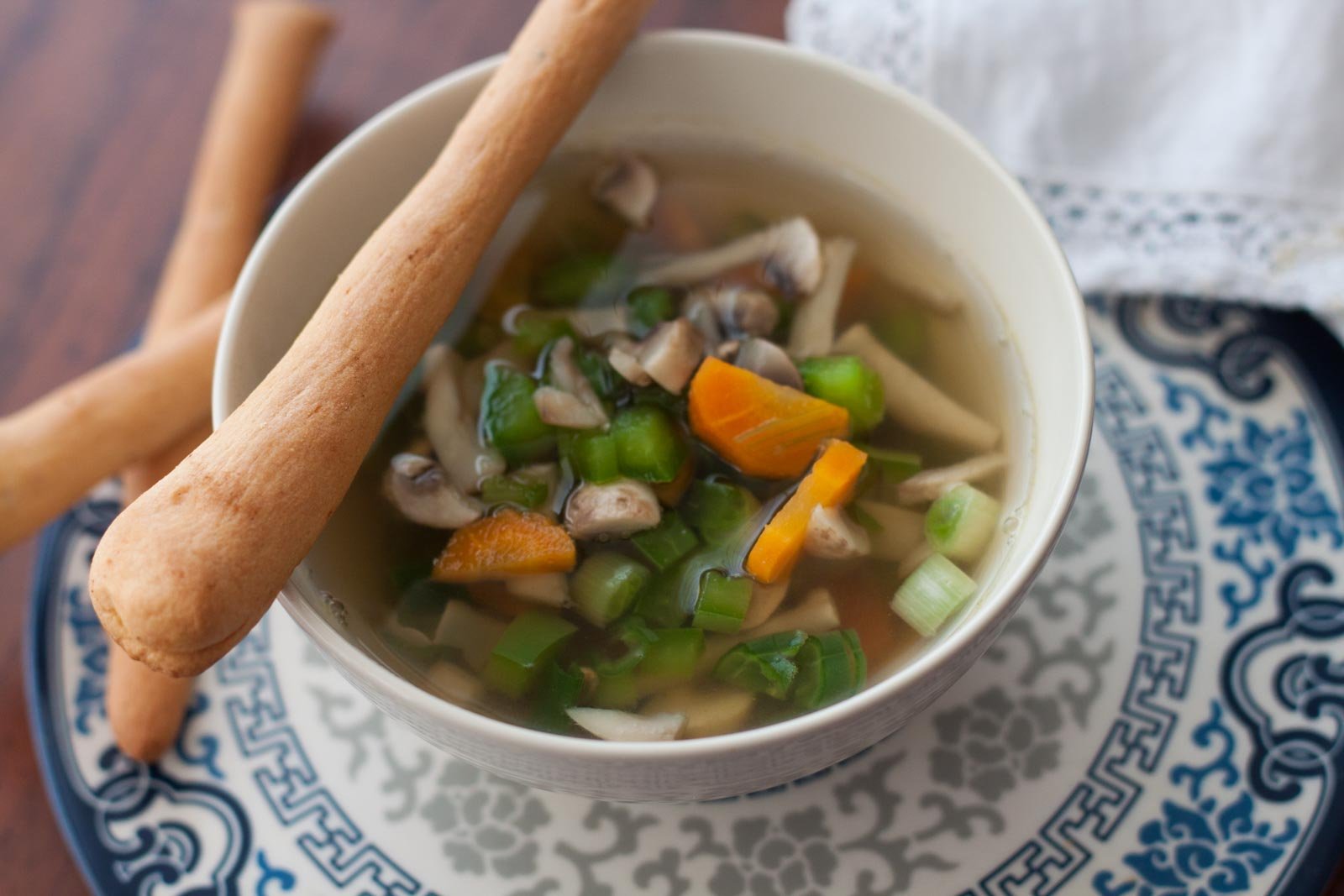 वेजिटेबल क्लियर सूप रेसिपी - Vegetable Clear Soup Recipe 