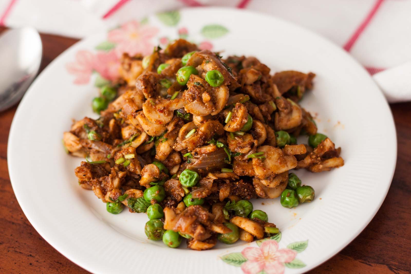 Chettinad Mushroom And Green Peas Stir Fry Recipe 
