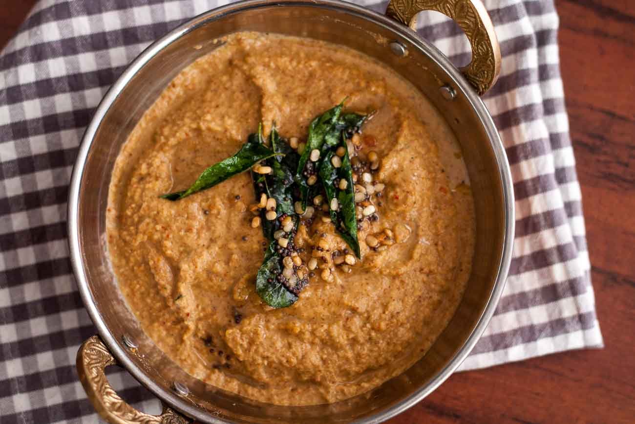 हुराली कालू चटनी रेसिपी - Hurali Kalu Chutney Recipe हुराली कालू चटनी रेसिपी - Hurali Kalu Chutney Recipe
