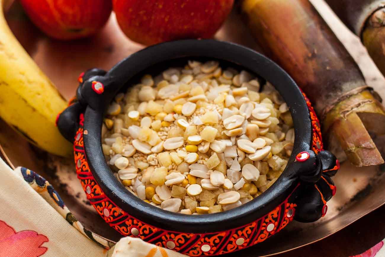 Karnataka Style Ellu Bella Recipe (Sankrati Mix Recipe) Karnataka Style Ellu Bella Recipe (Sankrati Mix Recipe)