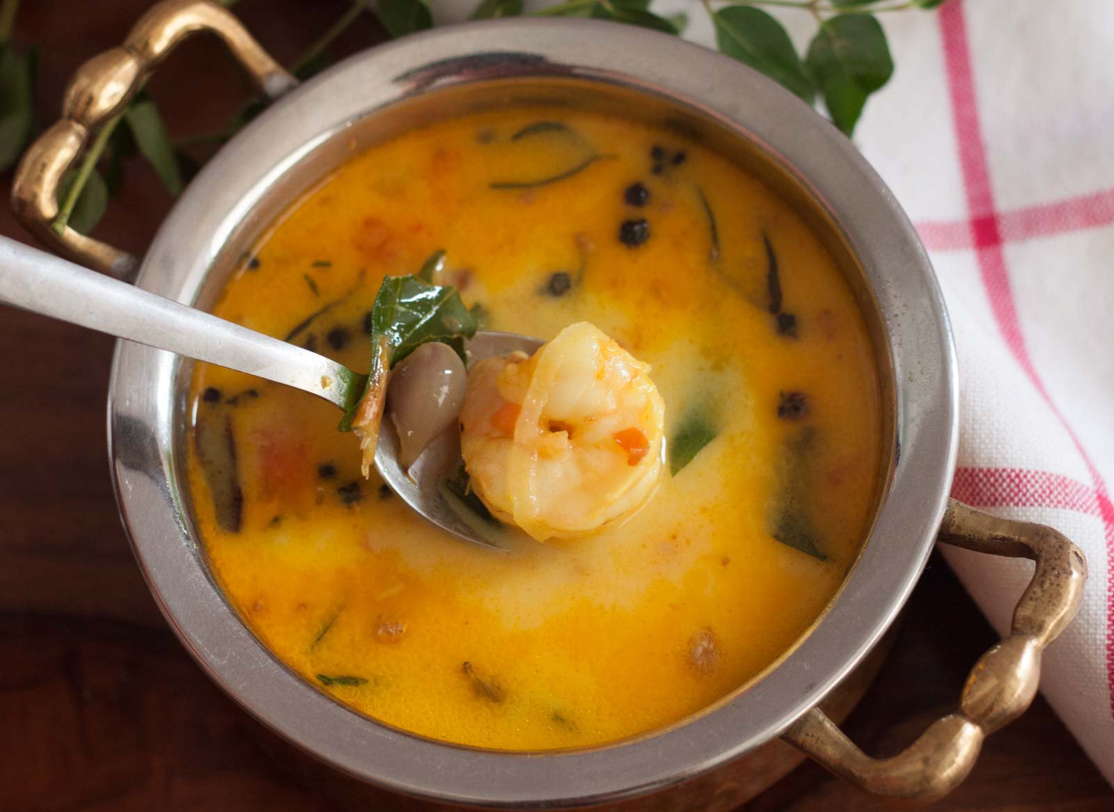 Kerala Style Chemmeen Moilee Recipe - Prawn Curry