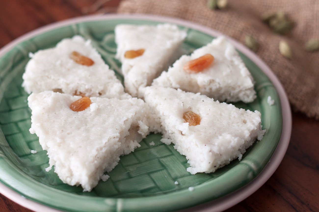 Kerala Style Vattayapam Recipe (Steamed Coconut Rice Cakes Recipe)