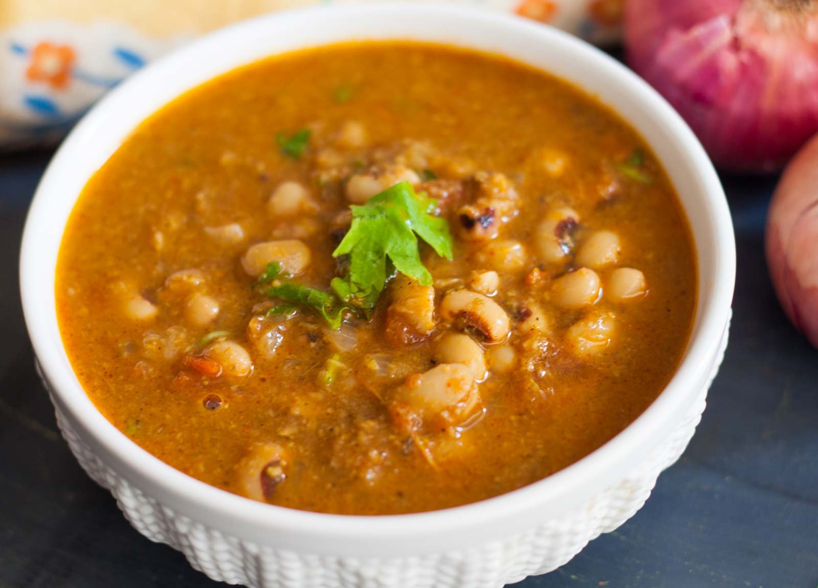Maharashtrian Chavali Chi Usal Recipe - Black Eyed Peas Curry