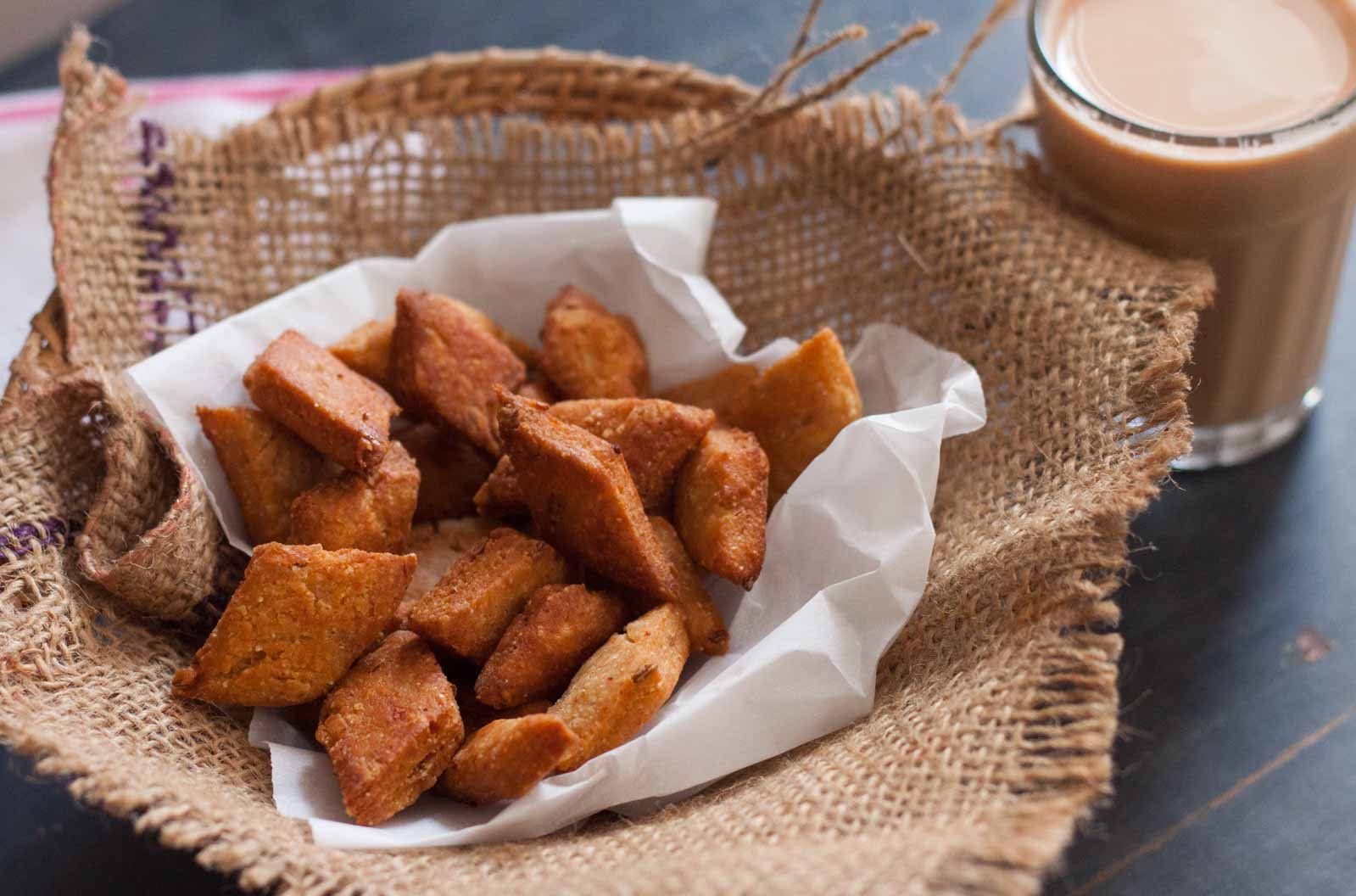 Maharashtrian Style Namkeen Shankarpali (Savory Flaky Pastry Diamonds Recipe) 