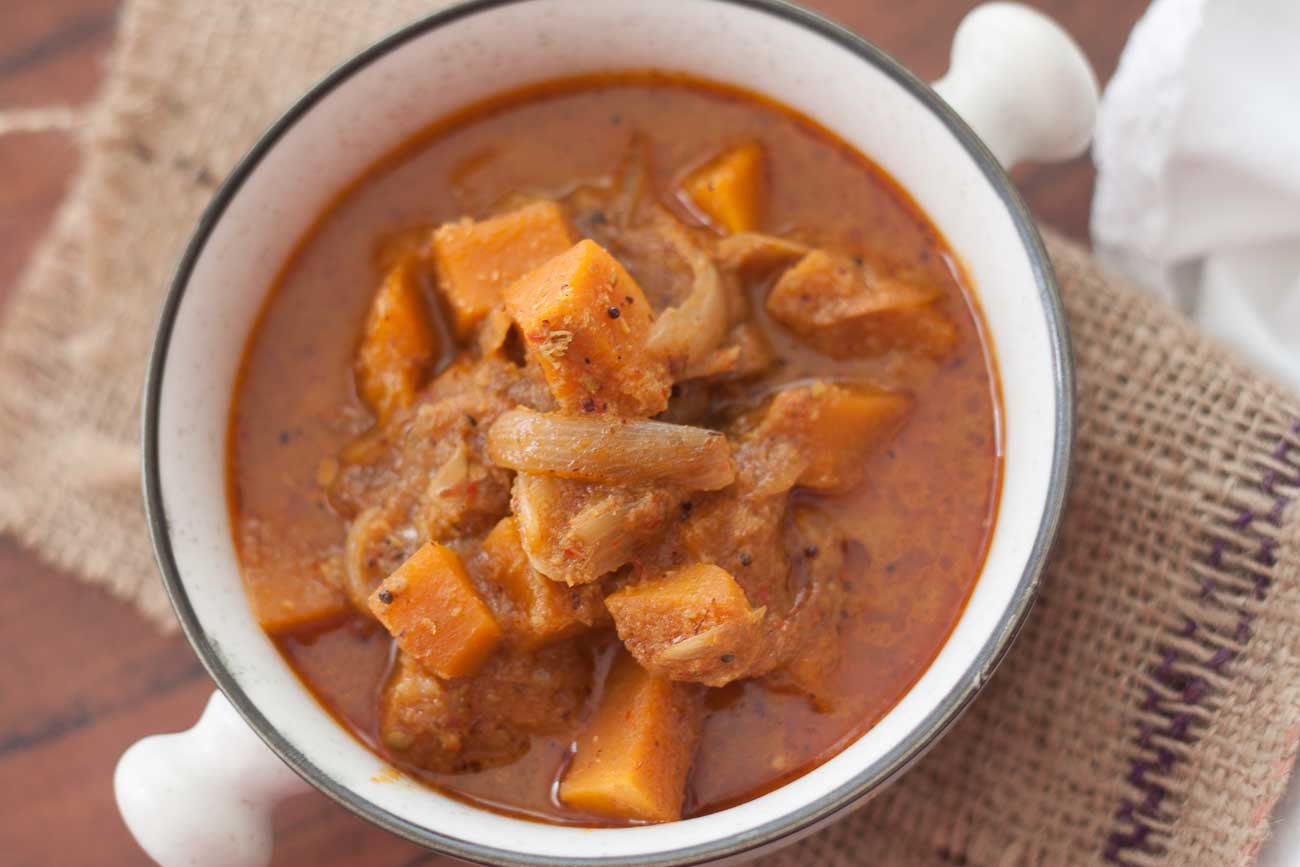 Mangalorean Style Kuvalyacho Pollav Recipe (Yellow Pumpkin Curry Recipe)