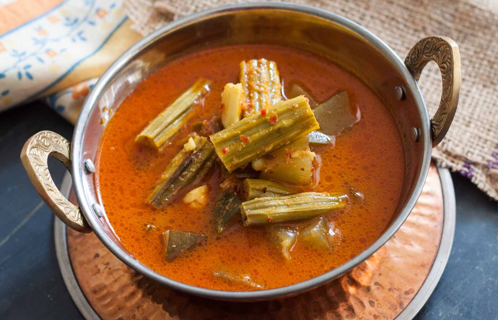 Konkani Style Maskasangi Magge Koddel Recipe-Drumstick and Mangalore Cucumber Curry