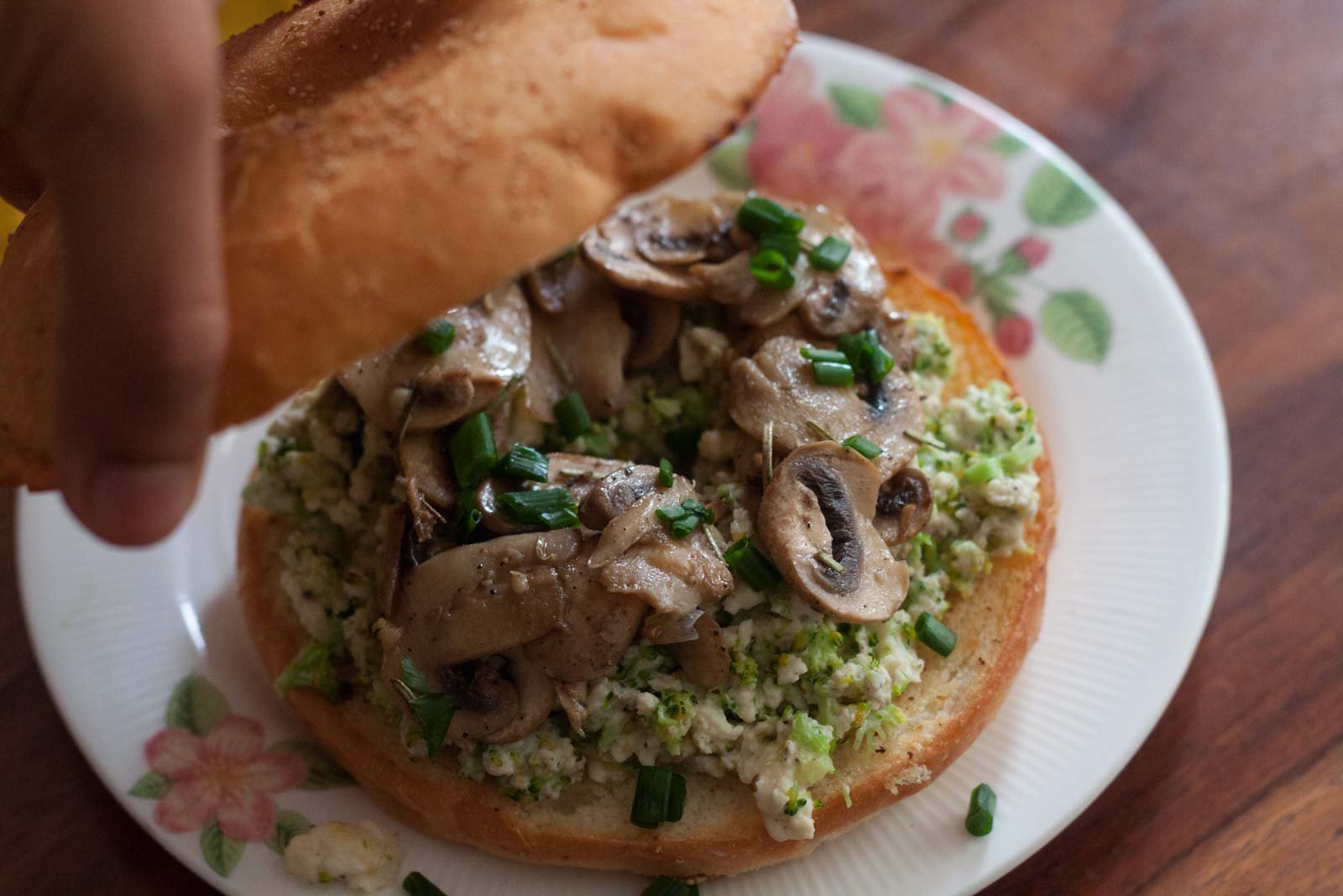Mushroom and Scrambled Egg Bagel Sandwich Recipe