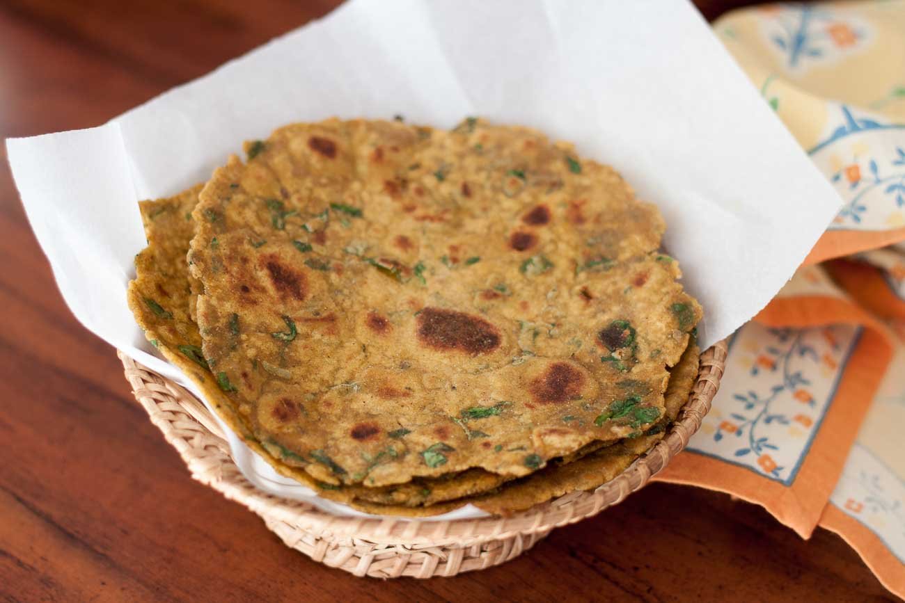 Palak Makki Ki Roti Recipe - Spicy Spinach Cornmeal Flatbread Recipe)