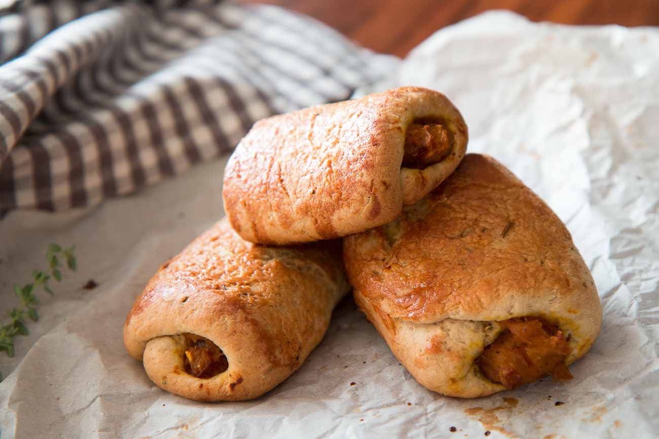 Stuffed Bread Rolls With Pumpkin, Onion & Cheese Recipe