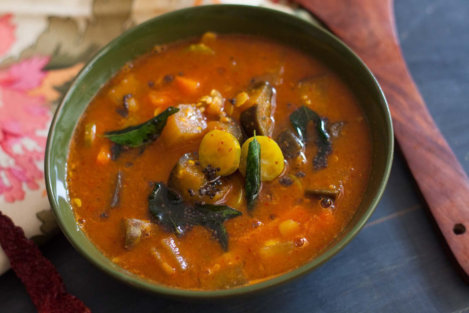 Udupi Style Thondekayi And Badnekayi Sambar Recipe - Ivy Gourd & Brinjal Sambar Udupi Style Thondekayi And Badnekayi Sambar Recipe - Ivy Gourd & Brinjal Sambar