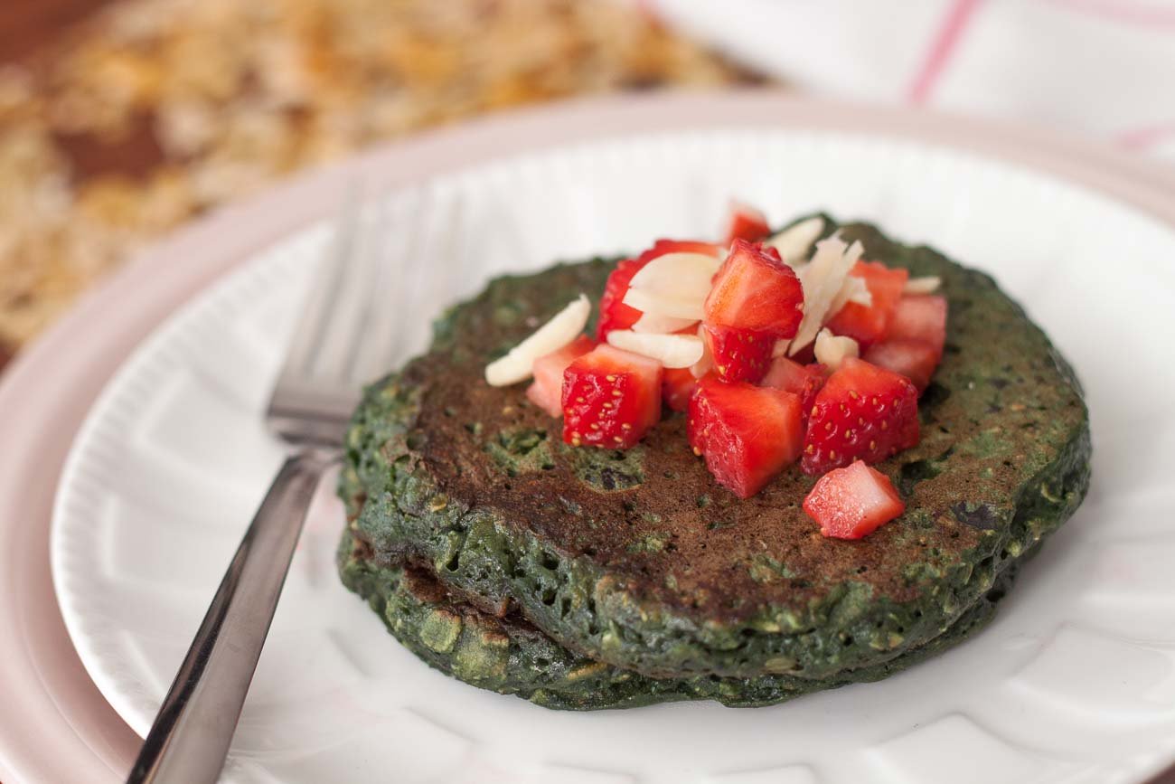 Whole Wheat Muesli Pancake with Spirulina Recipe