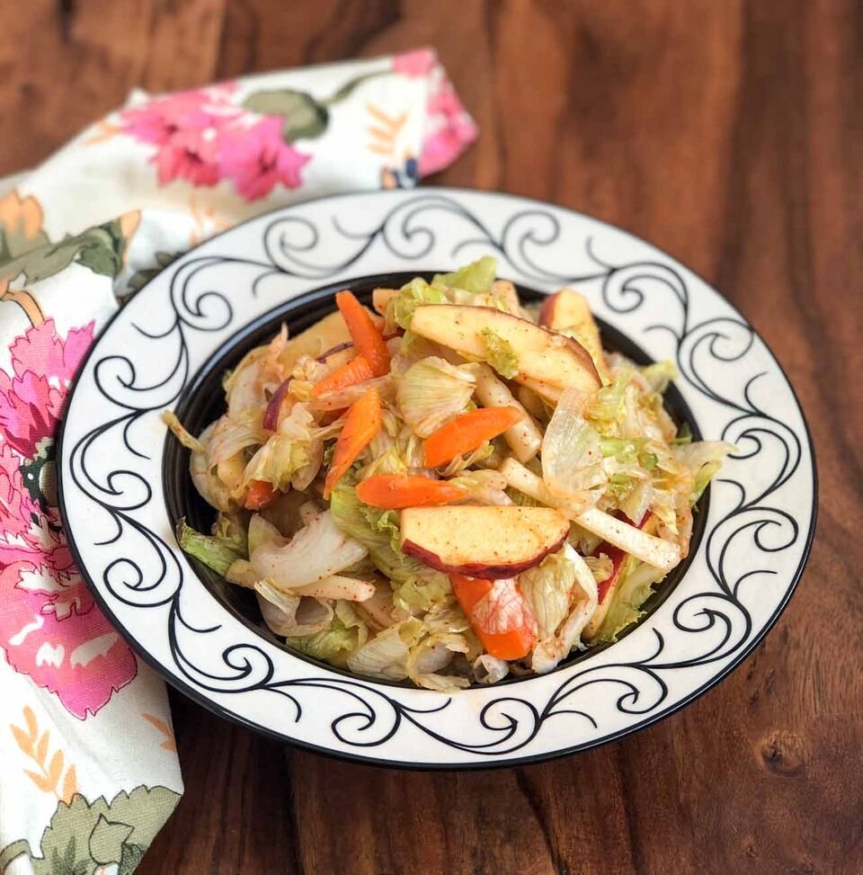 Lettuce, Apple And Carrot Salad With Chilli Dressing Recipe 