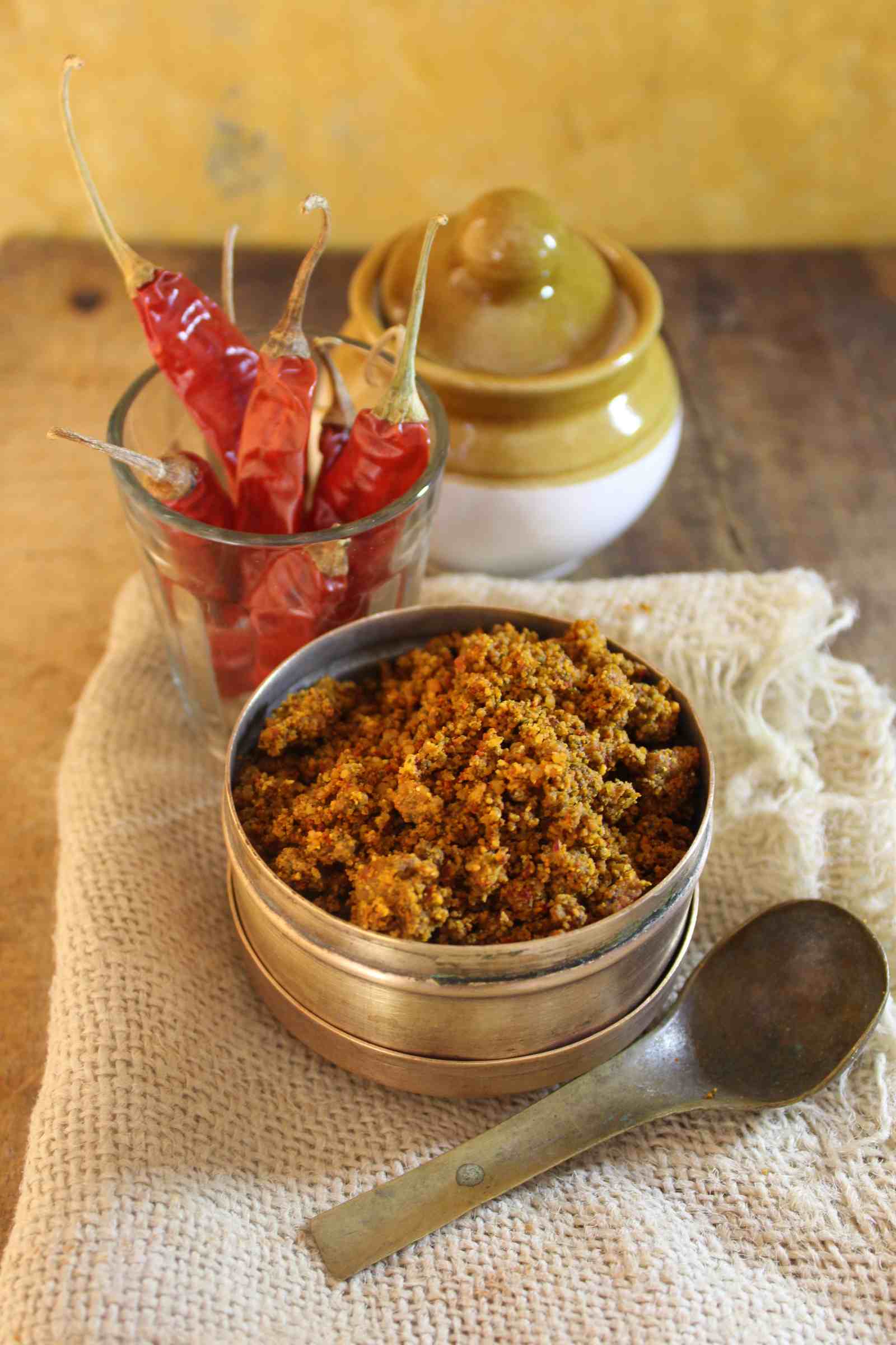 वाटरमेलन और पम्पकिन सीड्स पौड़ी रेसिपी - Watermelon And Pumpkin Seeds Podi Recipe