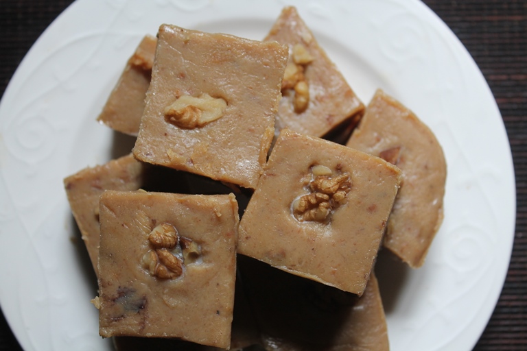 Walnut Burfi Recipe - Akhrot Barfi