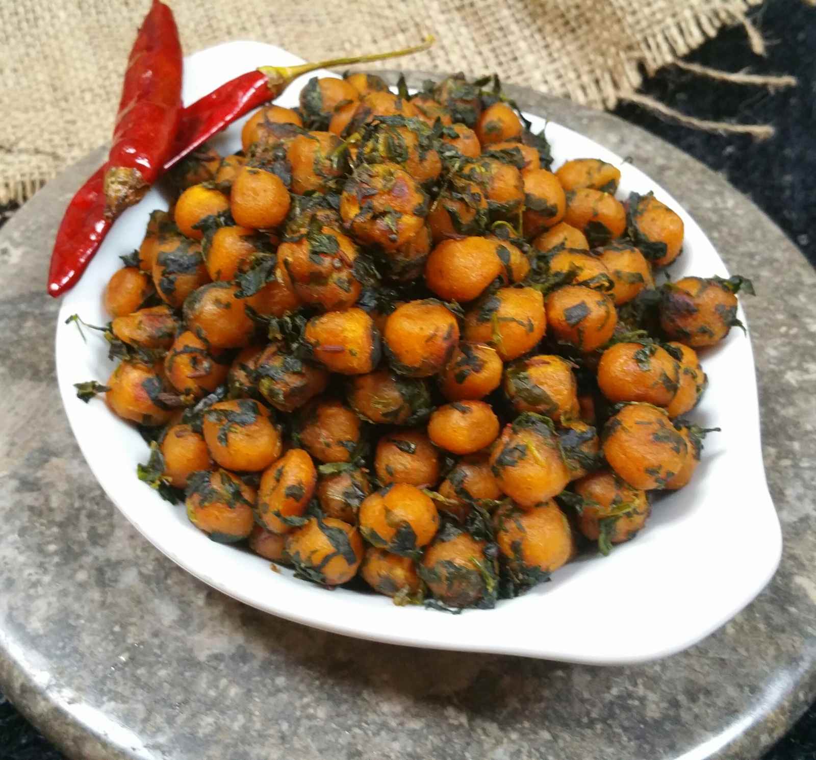 Menthi Aaku Badeela Koora Recipe - Besan Muthia Cooked With Methi Leaves