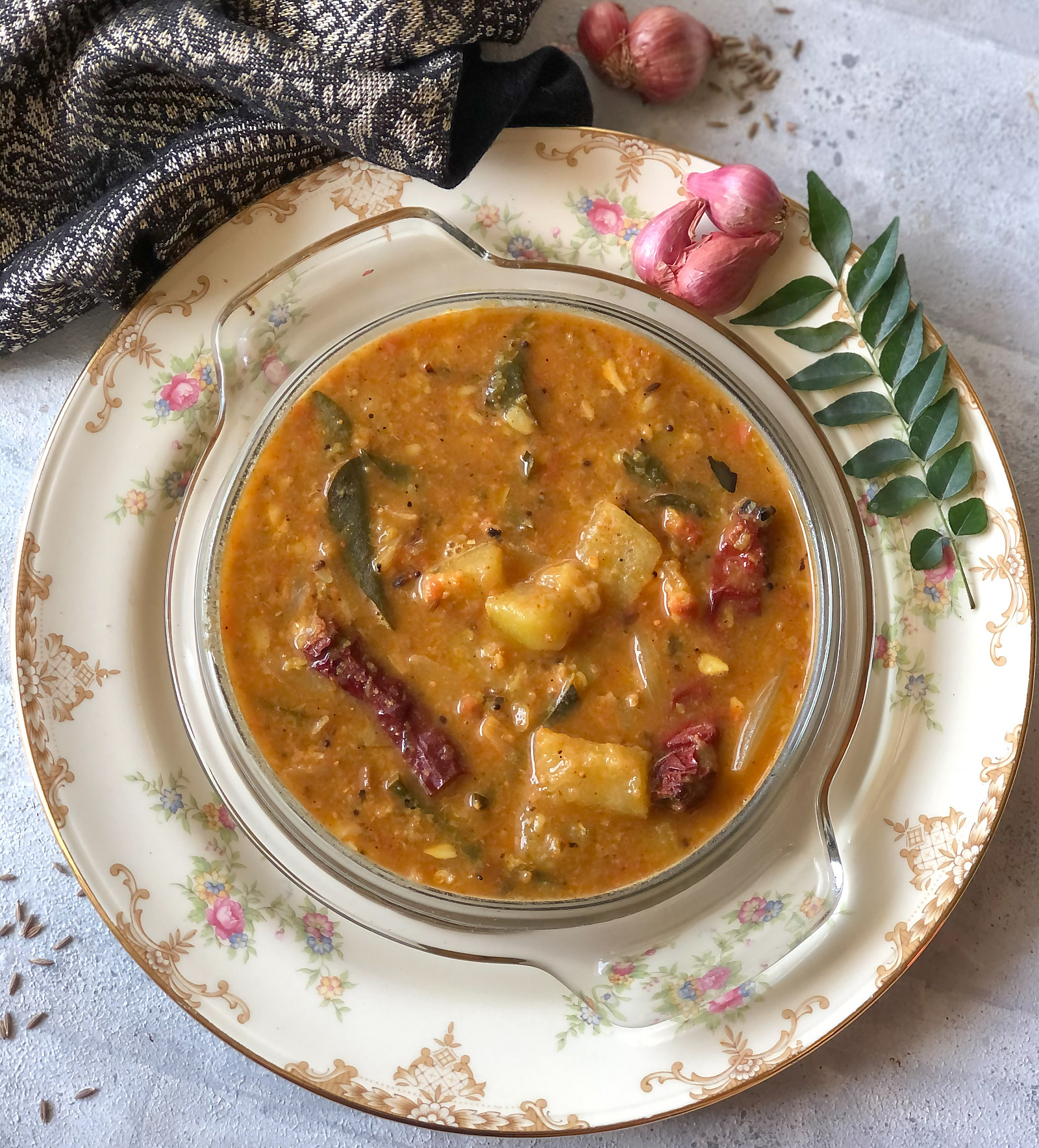 Sorakkai Paruppu Kuzhambu Recipe - Tamil Nadu Style Lauki Curry