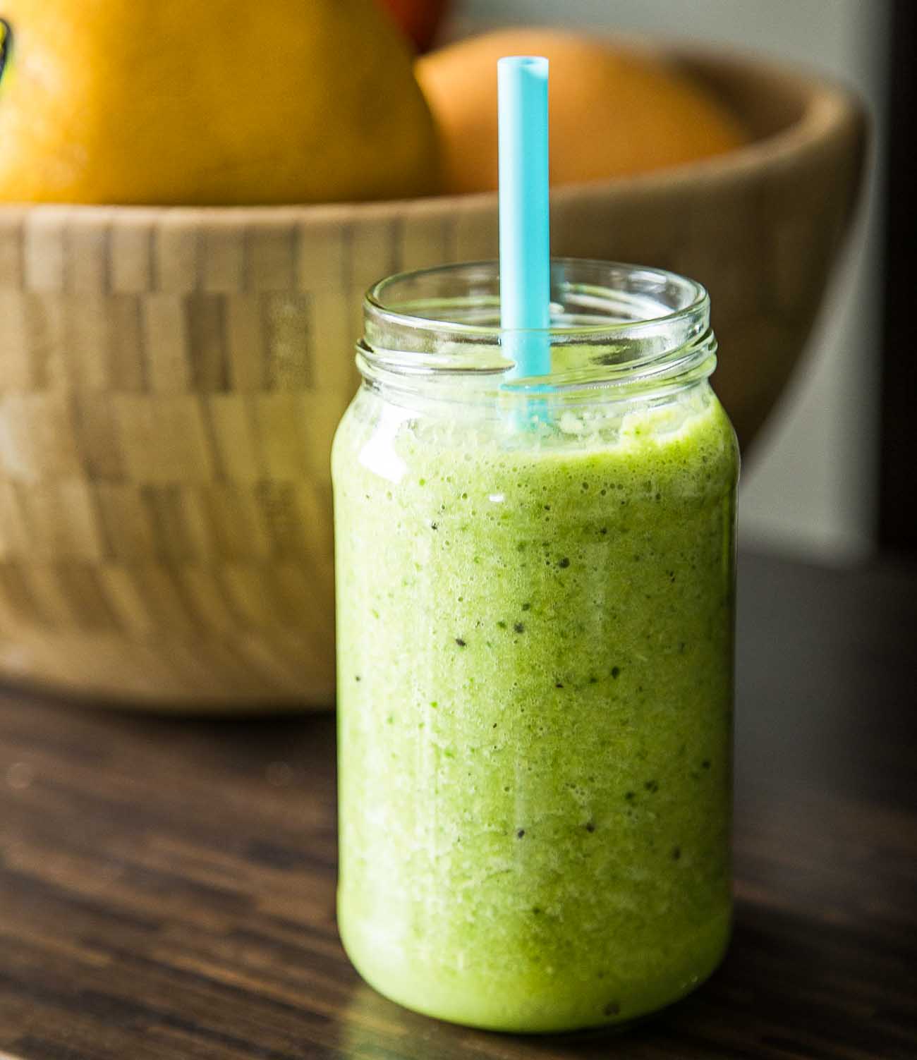 Super Food Green Smoothie Recipe With Greek Yogurt Papaya Spirulina & Wheat Grass Super Food Green Smoothie Recipe With Greek Yogurt Papaya Spirulina & Wheat Grass