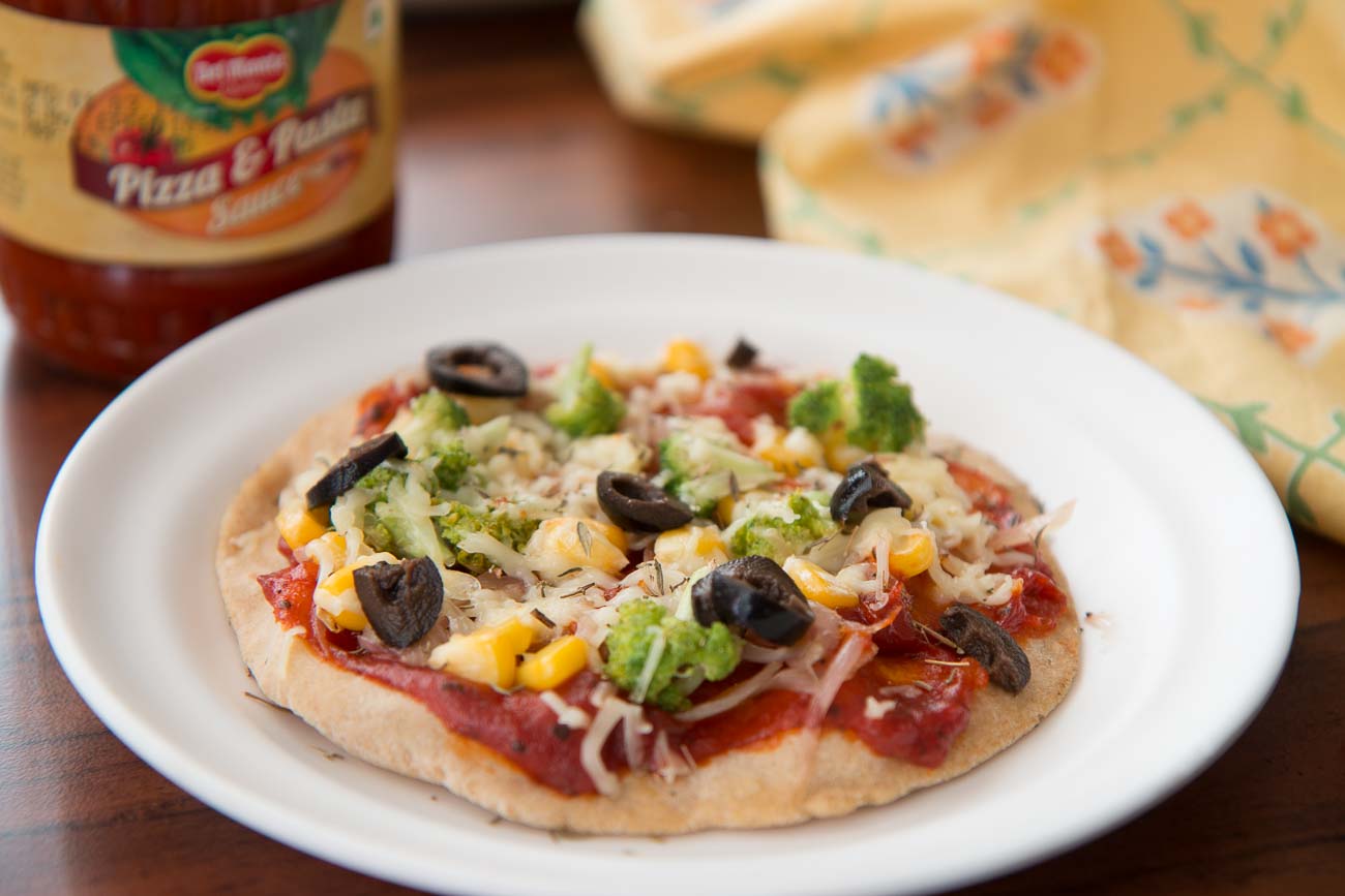 Cheesy Tawa Pizza Recipe With Corn And Broccoli