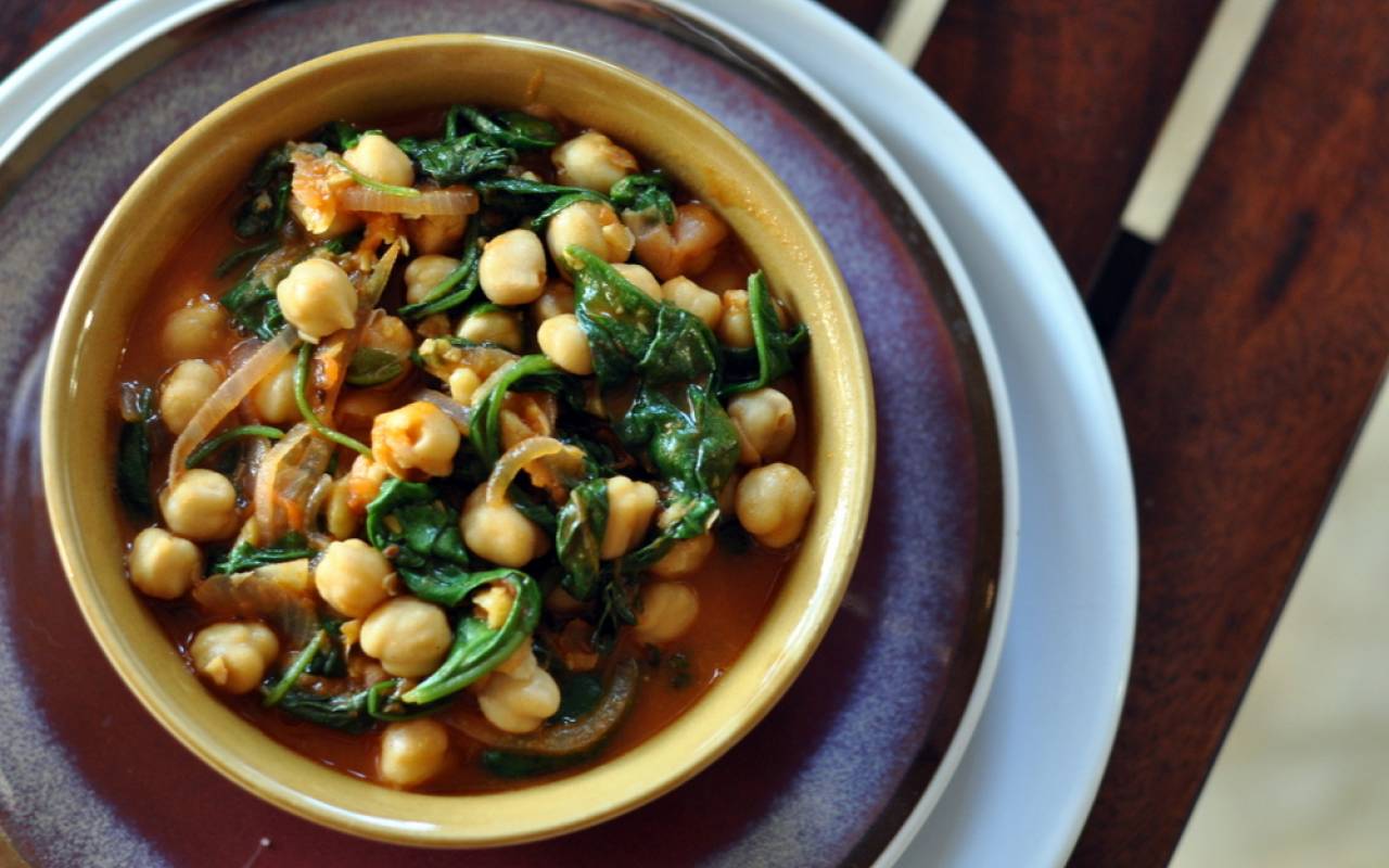 Garlic Chickpeas Spinach Curry thumbnail 1280x800