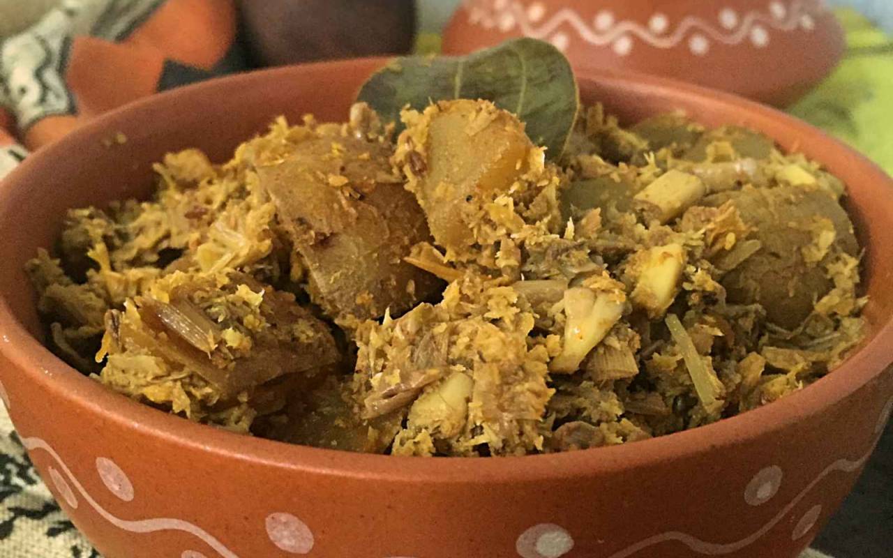 Mochar Ghonto Recipe with Steps to clean the Plantain flower Traditional Banana Blossom Curry from West Bengal thumbnail 1280x800