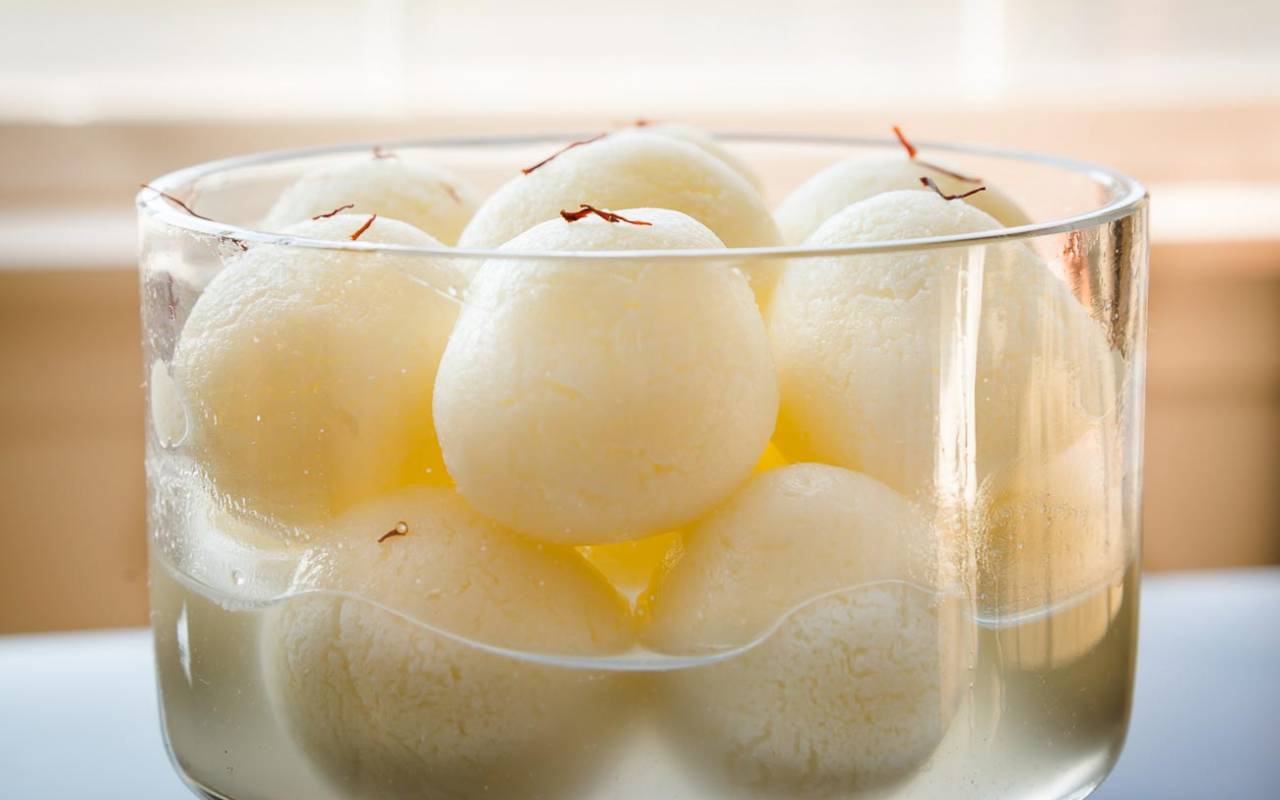 Traditional Bengali Rasgulla Recipe 1 thumbnail 1280x800