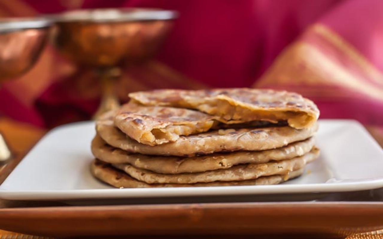 Gujarati Puran Poli Sweet Lentil Stuffed Indian Flat Bread Recipe 1 thumbnail 1280x800