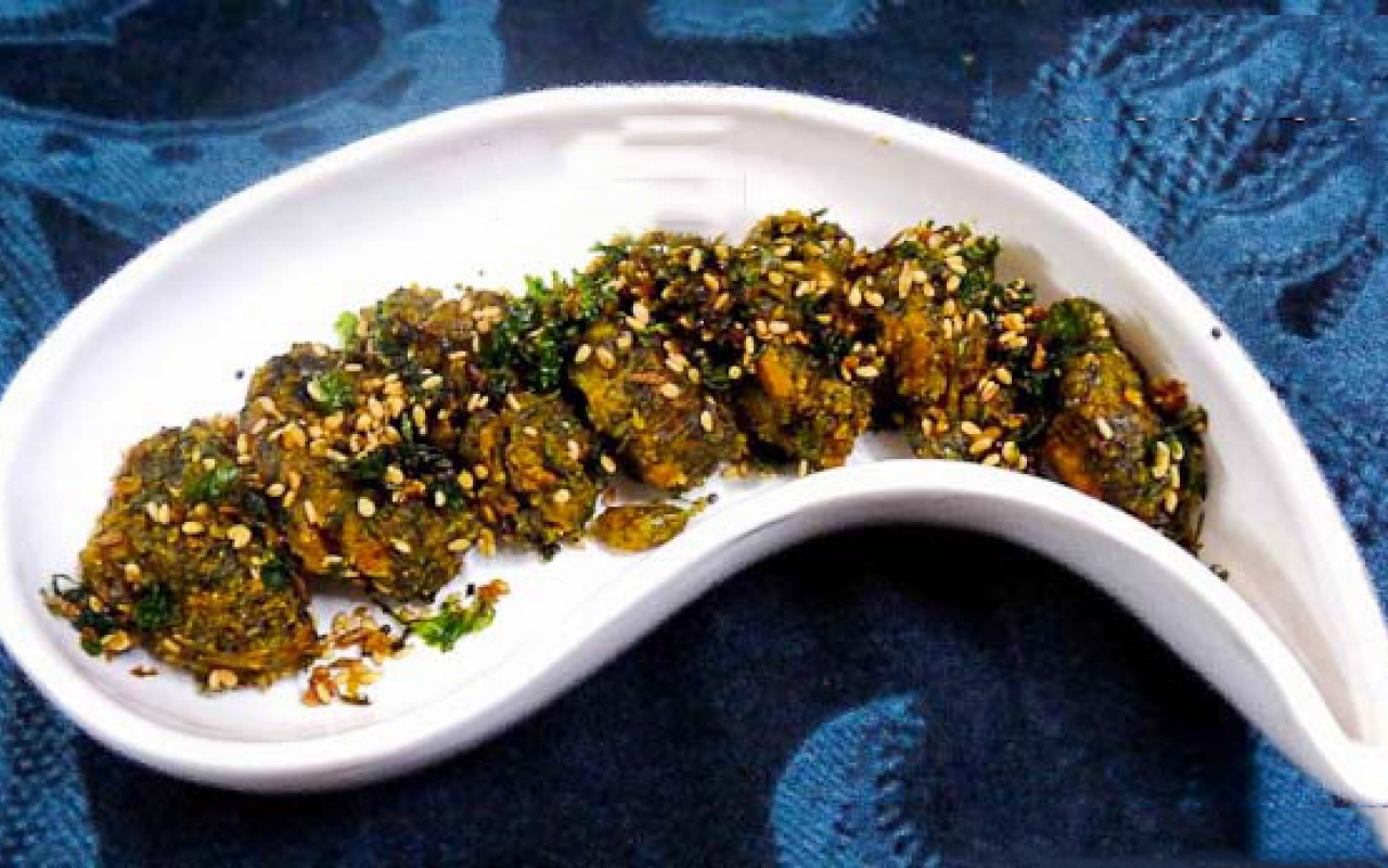 Kothimbir Vadi Coriander Fritters thumbnail 1280x800