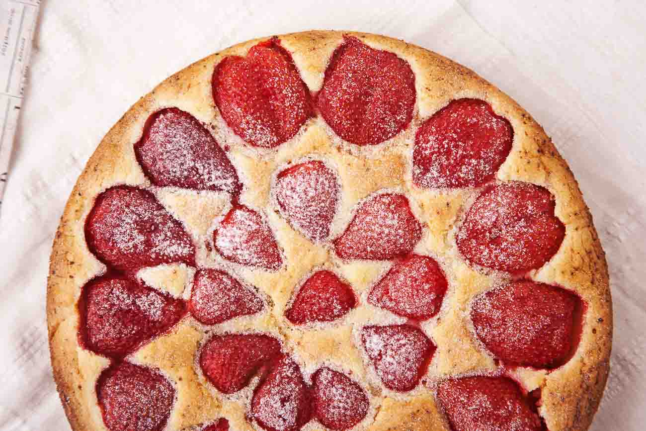 Delicious Strawberry Tea Cake Recipe