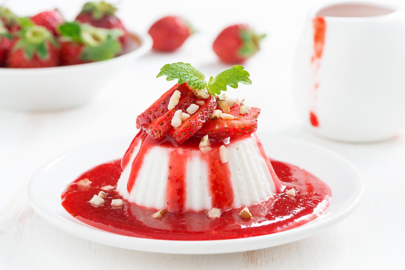 Vanilla Panna Cotta Recipe With Strawberry Coulis