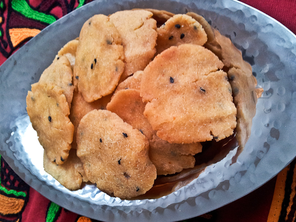 Thattai Recipe (Crispy South Indian Savory Crackers)