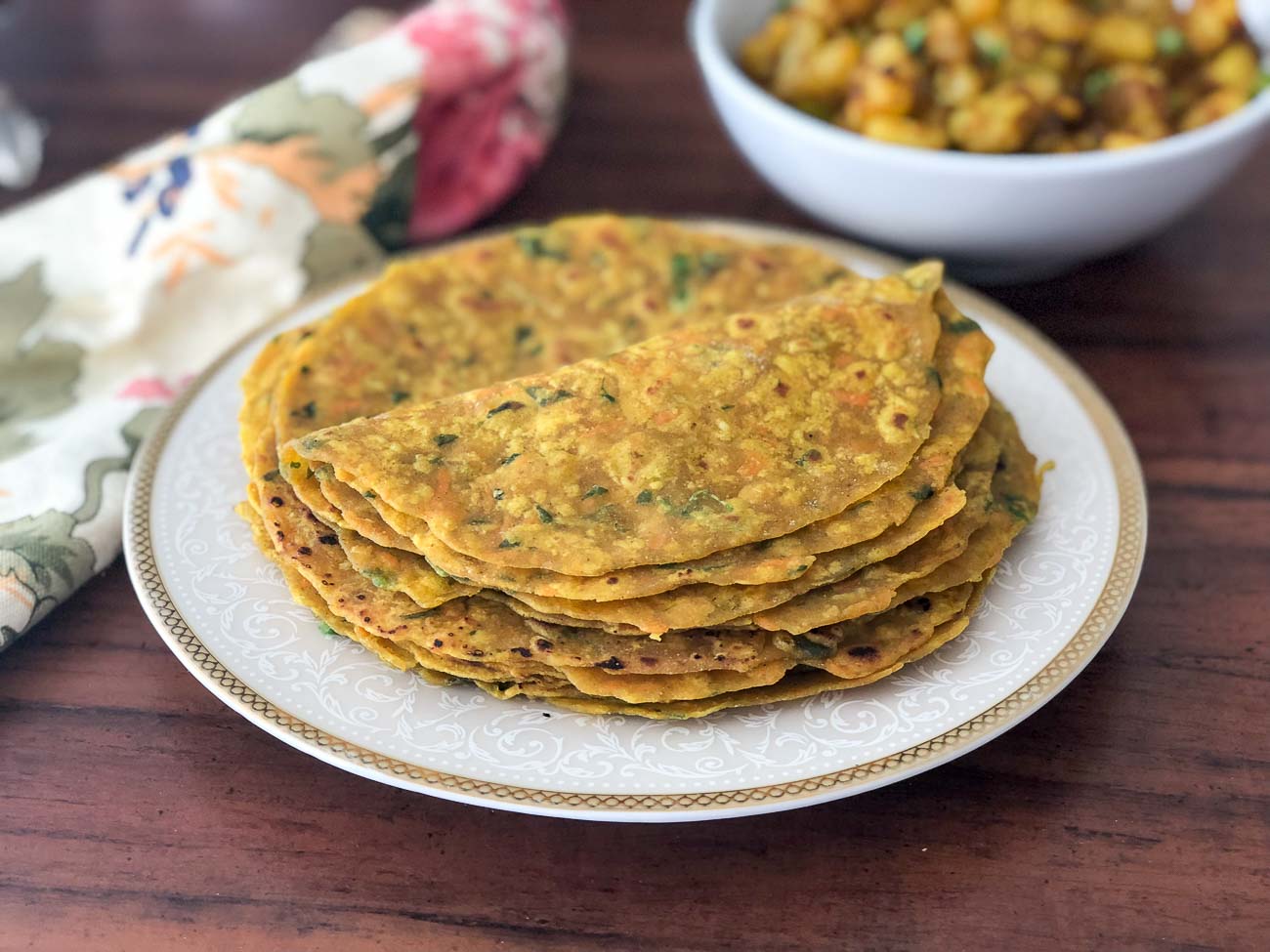 Healthy Carrot Methi & Mooli Thepla Recipe 