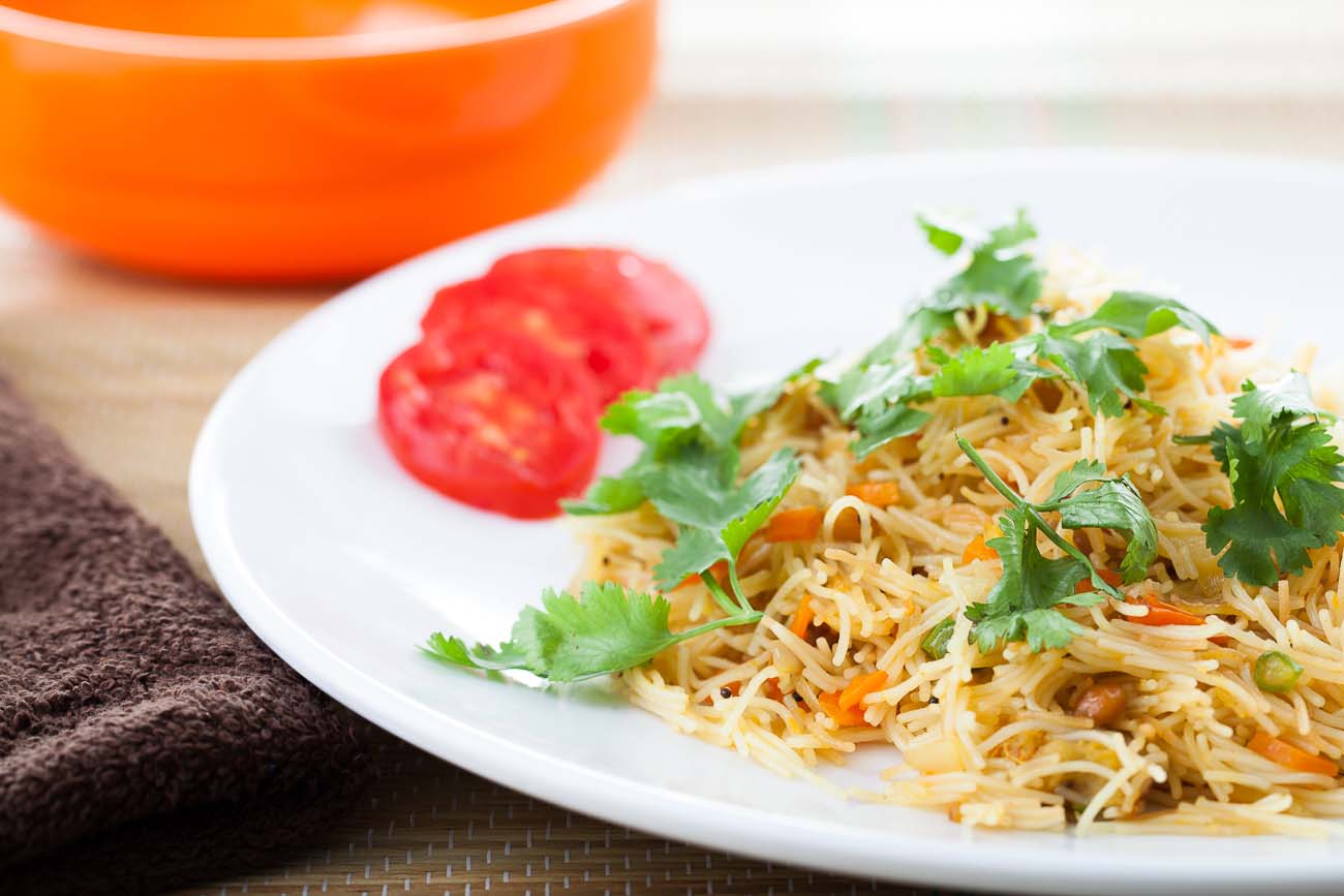 Egg Idiyappam Recipe - Rice Vermicelli Upma with Scrambled Eggs Egg Idiyappam Recipe - Rice Vermicelli Upma with Scrambled Eggs
