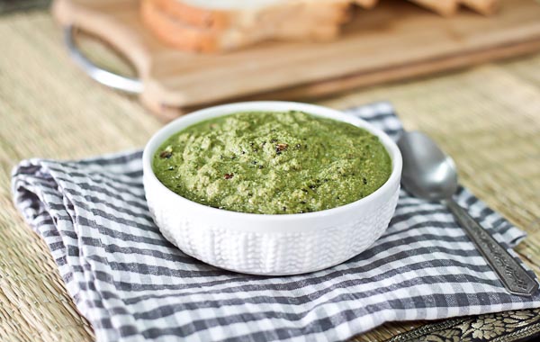 धनिये और नारियल की चटनी रेसिपी - Green Coriander And Coconut Chutney (Recipe (In Hindi)