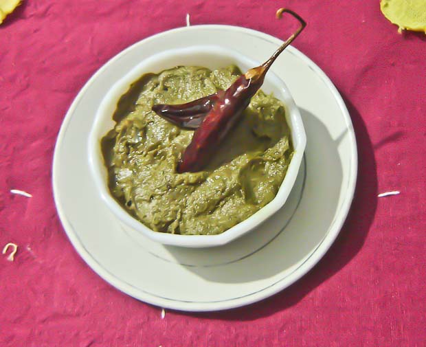 Kanchakalar Khosha Bata | A Traditional Bengali Raw Banana Peel Chutney