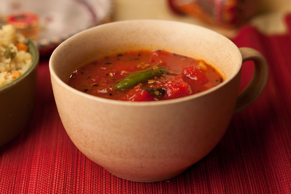 खट्टी मीठी टमाटर की चटनी रेसिपी - Sweet and Spicy Tomato Chutney (Recipe In Hindi)