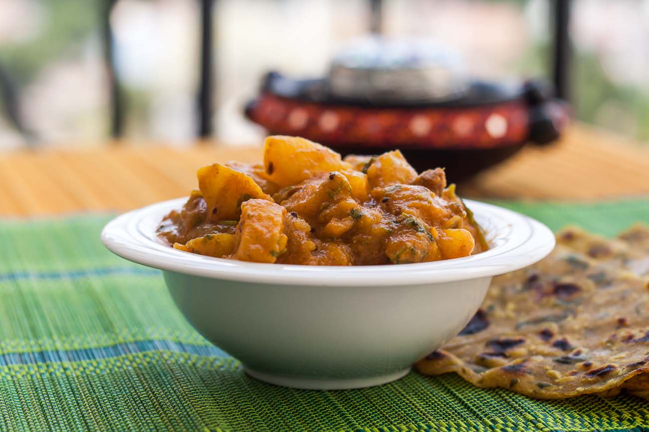 बटाटा नु शाक रेसिपी - Batata Nu Shaak (Recipe In Hindi)