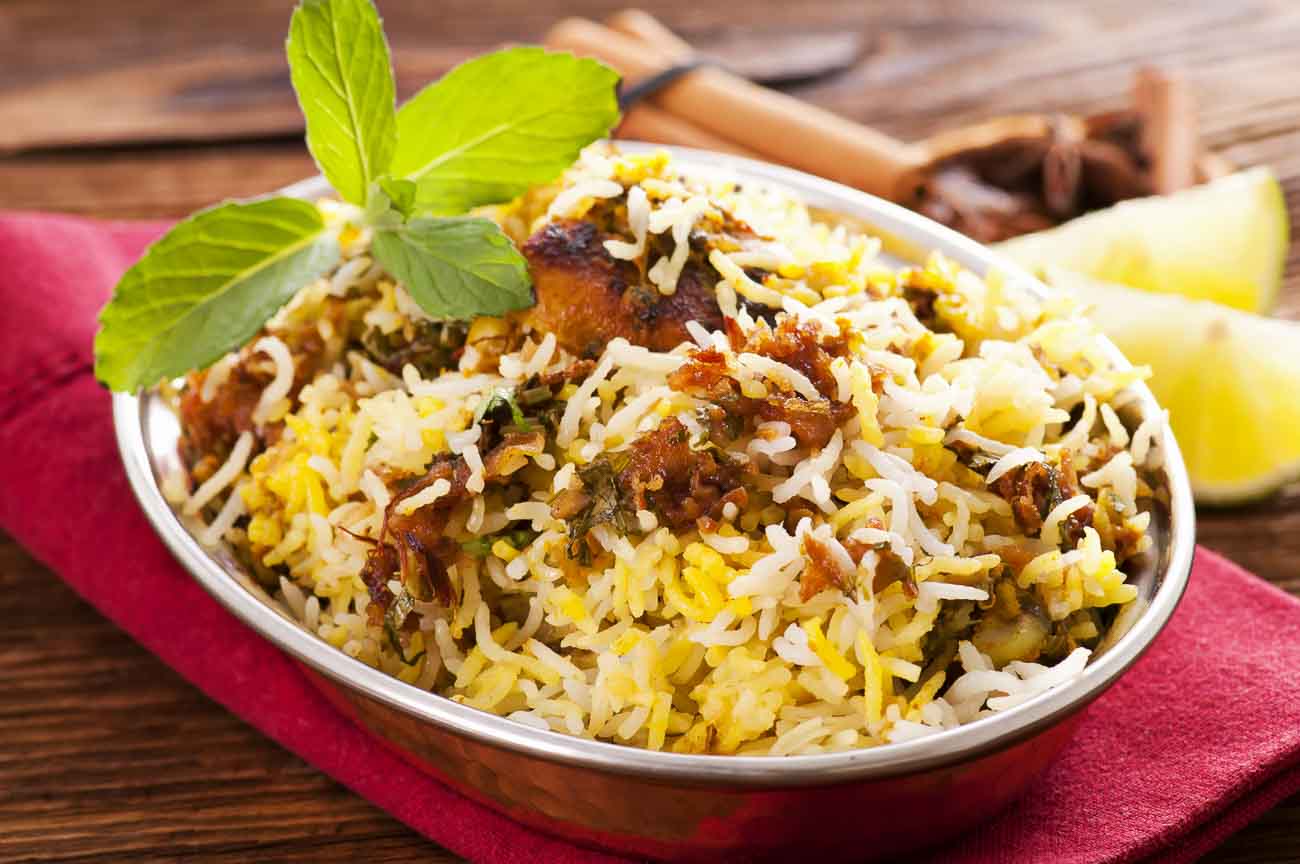 Hyderabadi Biryani With Basmati Rice (Mutton & Chicken)
