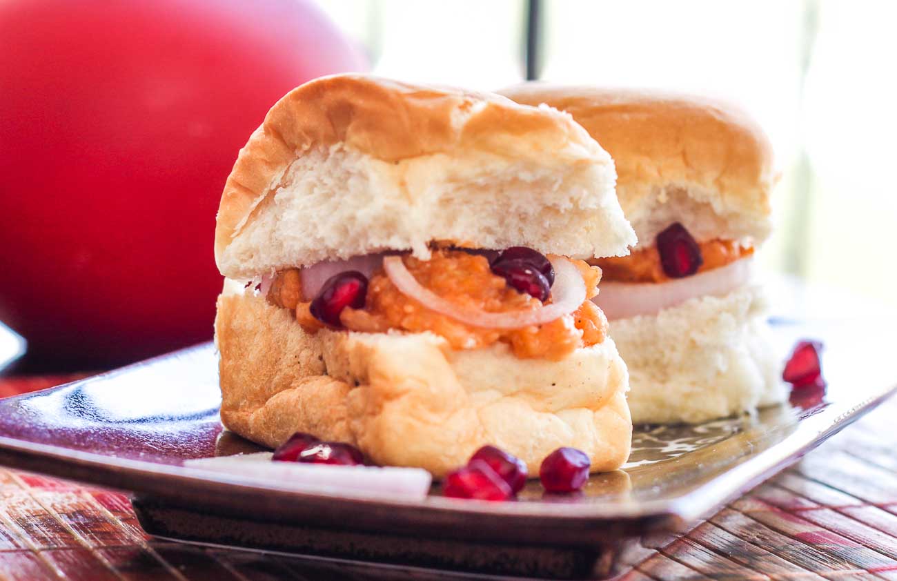 Dabeli Recipe (Pav Buns with Spicy Mashed Potatoes, Pomegranates & Sev)