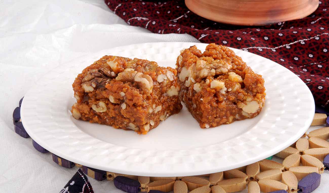 Akhrot Ka Sheera/Halwa Recipe - Walnut Pudding/Fudge Recipe