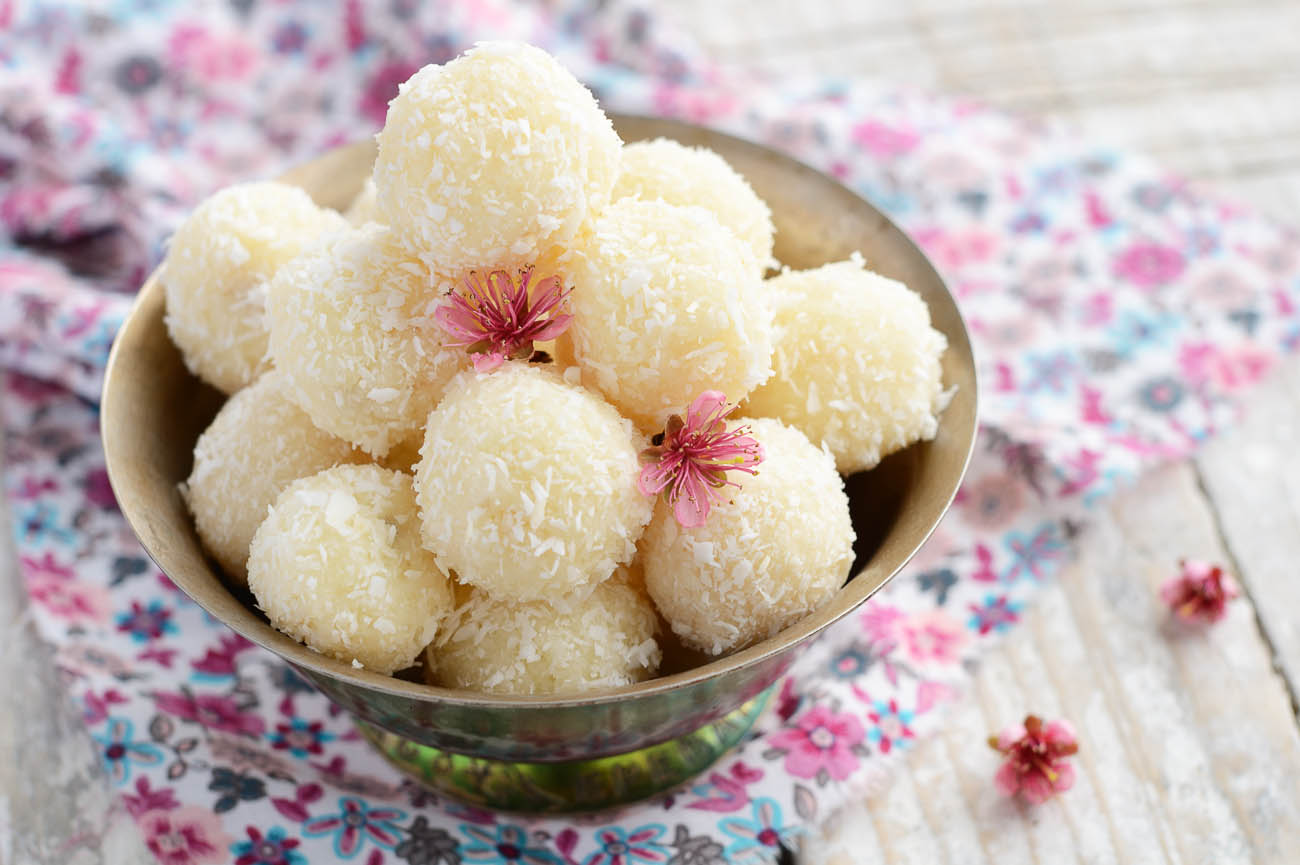 Kobbari Kudumulu Recipe (Indian Spiced Steamed Rice Balls)