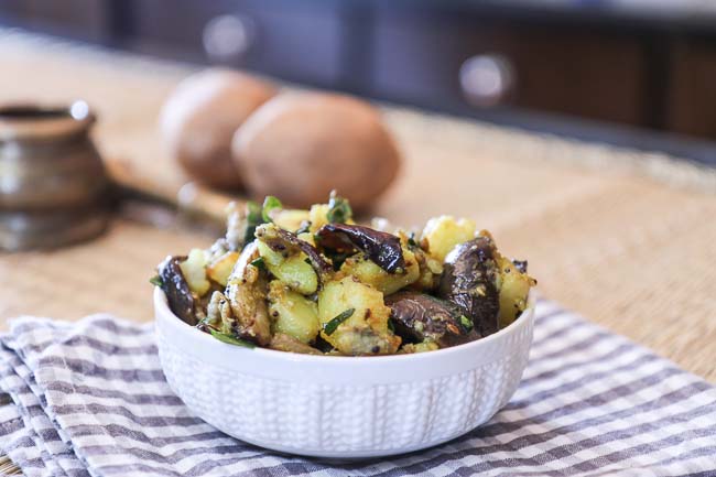 Urulai Kizhangu Kathirikai Poriyal Recipe - South Indian Style Potato & Eggplant Curry
