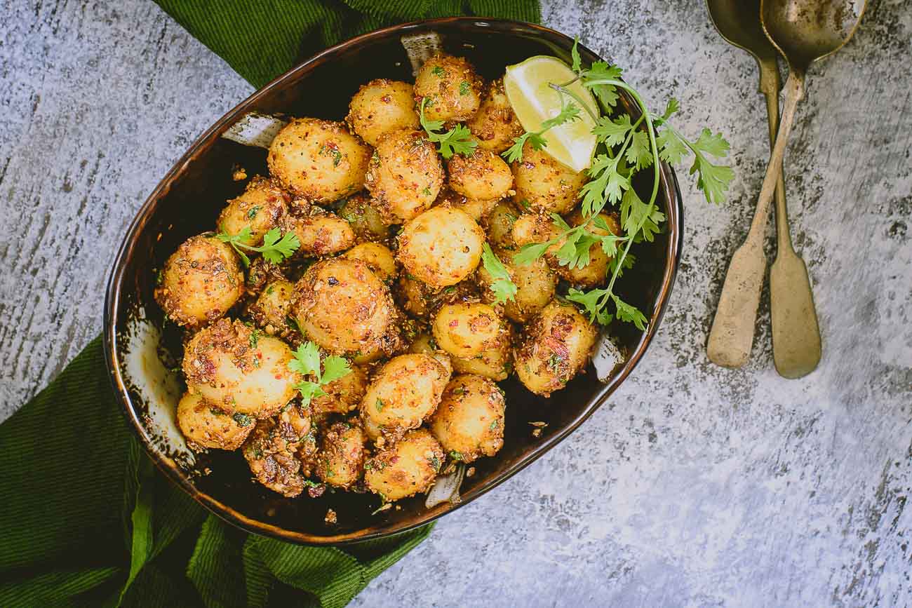 मसाला रोस्टेड आलू रेसिपी - Masala Roasted Aloo (Recipe In Hindi)