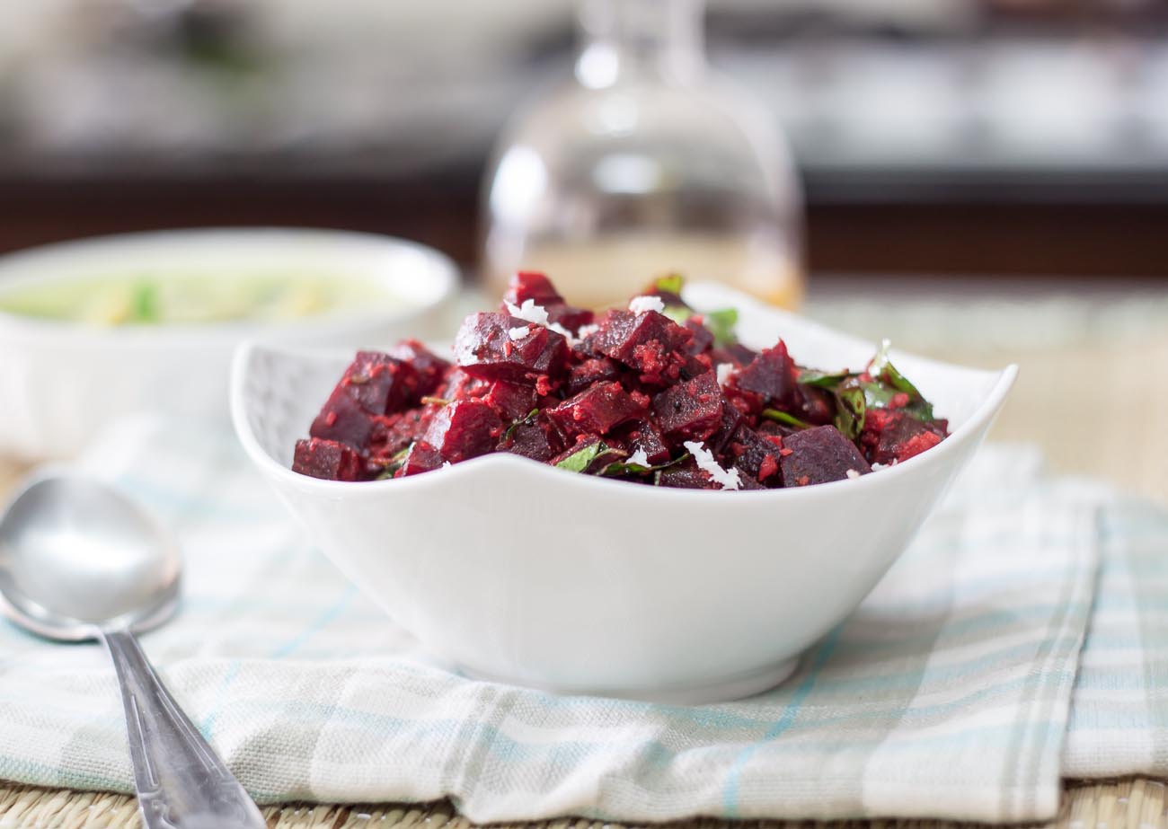 साउथ इंडियन चुकंदर पोरियल रेसिपी - Stir Fried Beetroot (Recipe In Hindi) साउथ इंडियन चुकंदर पोरियल रेसिपी - Stir Fried Beetroot (Recipe In Hindi)