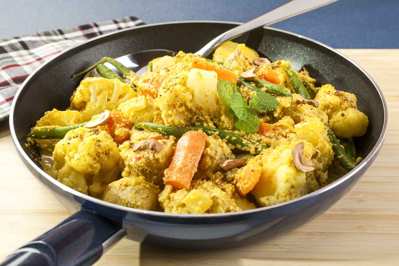 Cauliflower and Vegetable Curry (With Almonds and Spices)